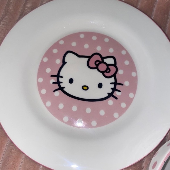 4 Hello Kitty pink ceramic dessert plates & bowl set dinner wear collection - Picture 2 of 5